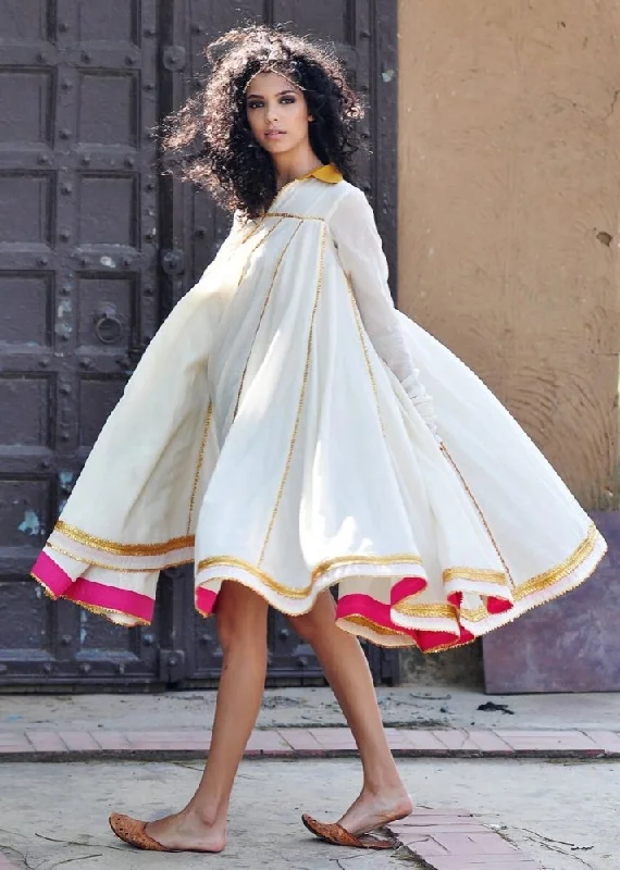 Vintage Dresses for Nostalgia -Ivory Ornamental dress