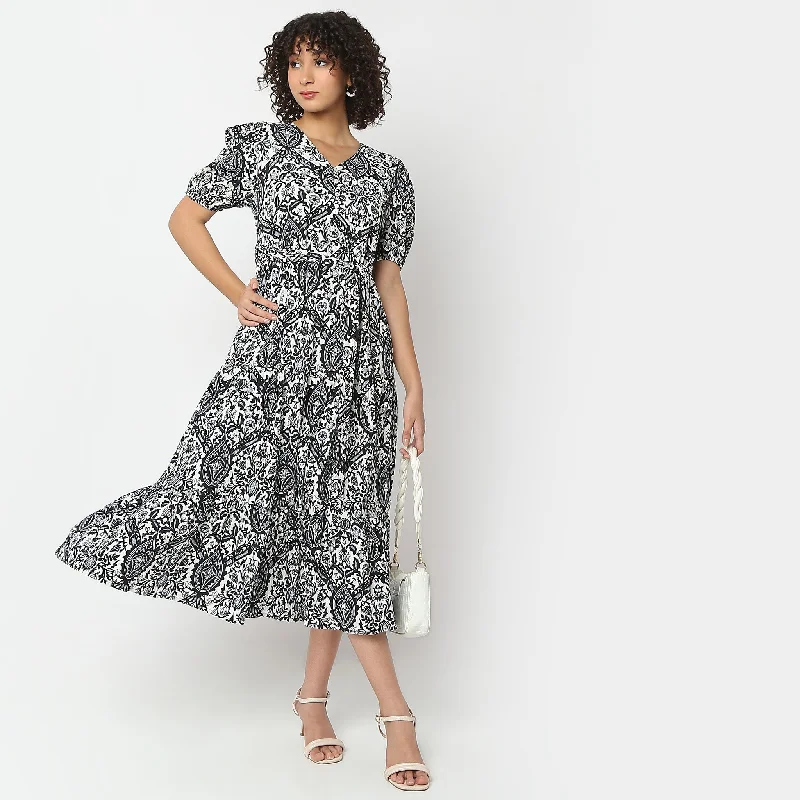 Midi Dresses for Versatile Wear -Flare Fit Floral Print Puff Sleeve Tiered Dress