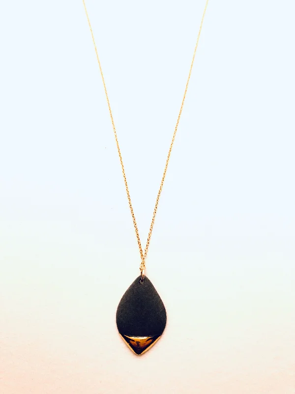 Necklaces and pendants with pearls for a classic and sophisticated touch-Marquise Necklace, Black