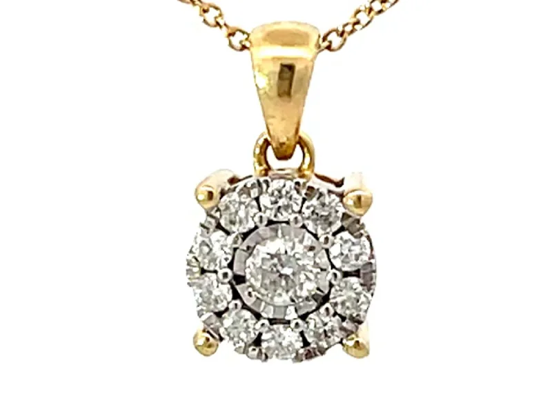 Best necklaces and pendants with minimalist pendants for a sleek, understated look-Solid Gold Diamond Halo Pendant Necklace